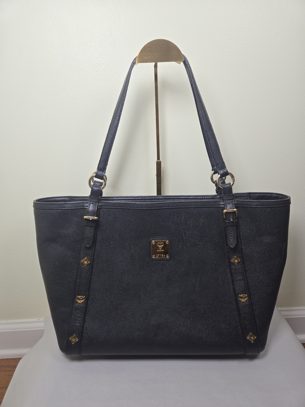 MCM Vintage Black Leather Shoulder Tote Q7184